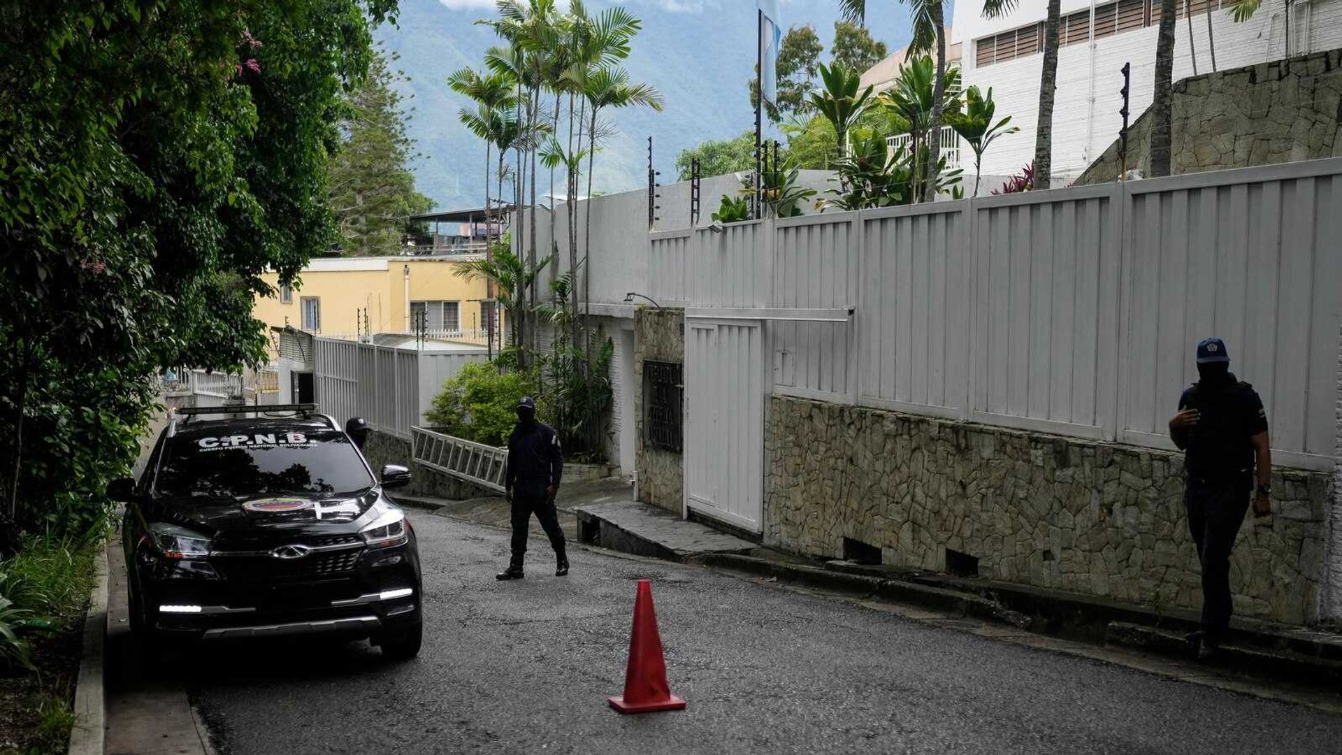 Venezuela Denies US Rescue Claims as Opposition Flees Argentina Embassy