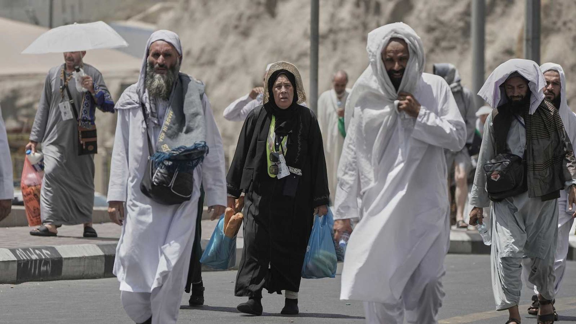 Hajj 2025 Crisis: Extreme Heat and Child Ban Reshape Pilgrimage Journeys