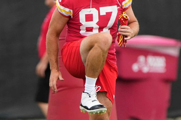 Travis Kelce Commits to Chiefs: Veteran Tight End Eyes Historic Three-Peat