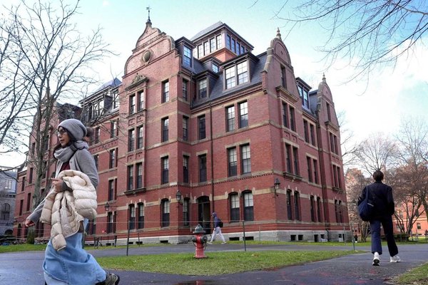 Trump Blocks Harvard International Students in Escalating Education Travel Ban