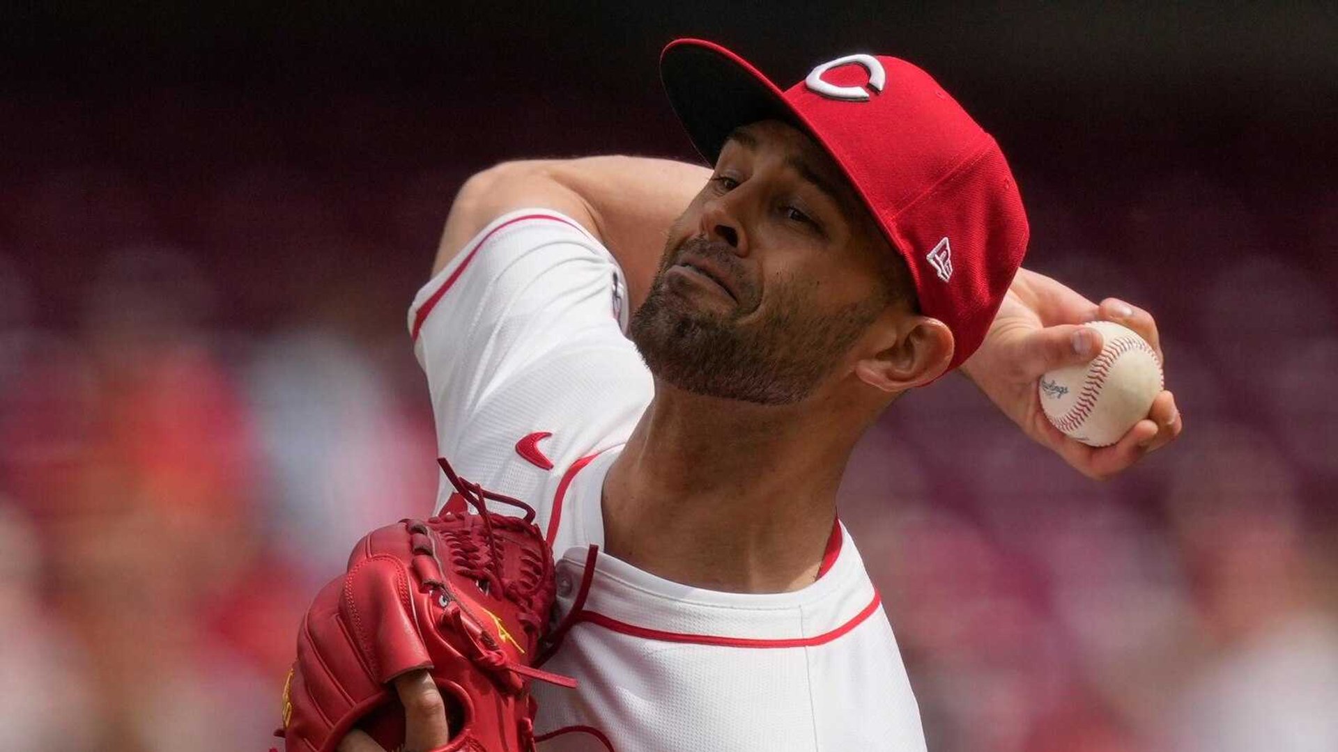 Giants Triumph Over Reds 6-3: Chapman’s Homer Caps Pitching Duel