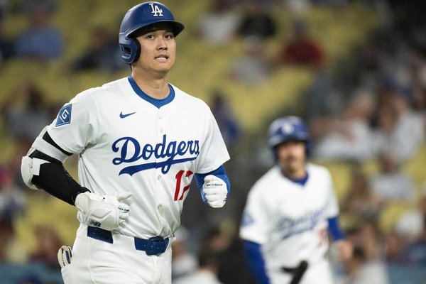 Ohtani Breaks New Ground: Throws Breaking Pitches in Critical Elbow Rehab Milestone