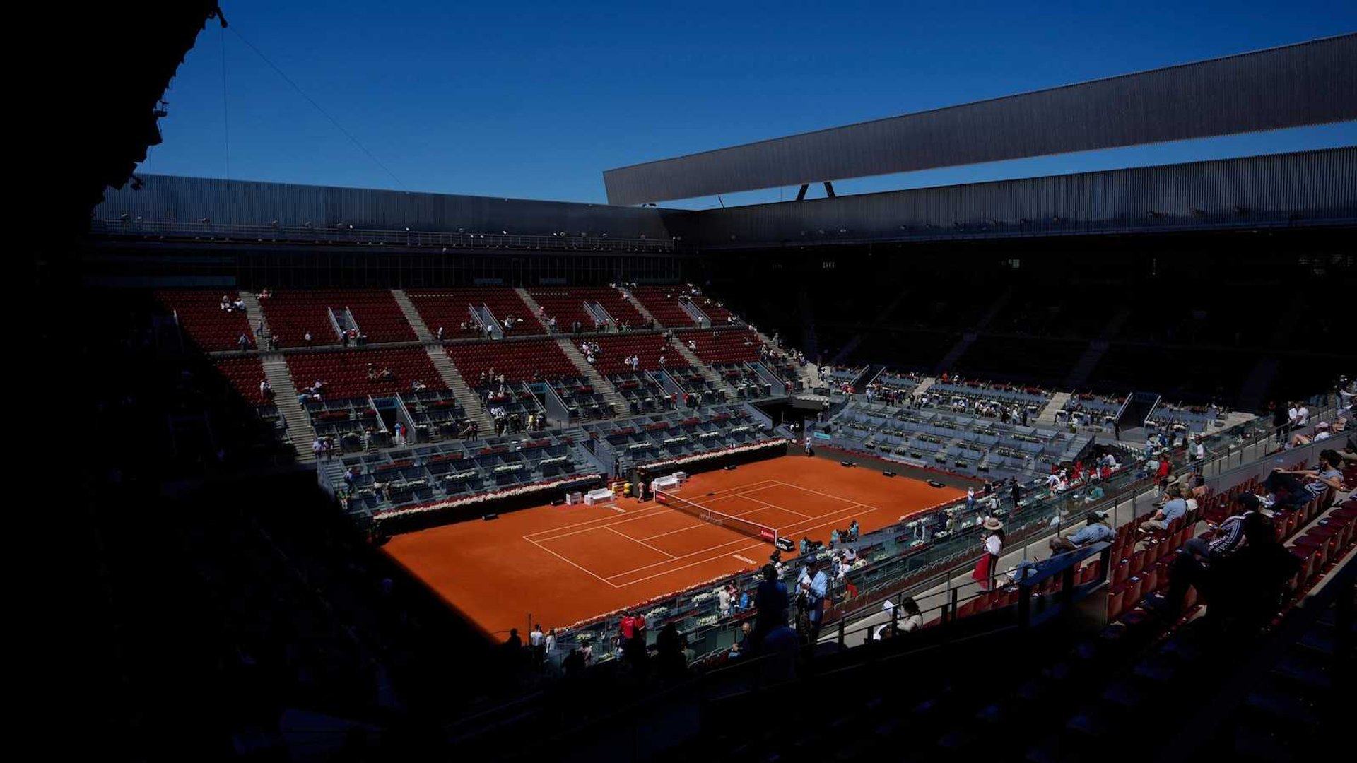 Madrid Open Overcomes Power Crisis: Swiatek Fights Through Chaotic Schedule to Defend Title