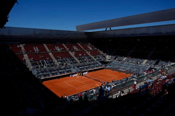 Madrid Open Overcomes Power Crisis: Swiatek Fights Through Chaotic Schedule to Defend Title