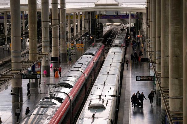 Chaos: Copper Cable Theft Halts Spanish High-Speed Rail for 15K Travelers