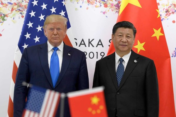 Japan's Tariff Tightrope: Balancing US Demands and China's Economic Courtship