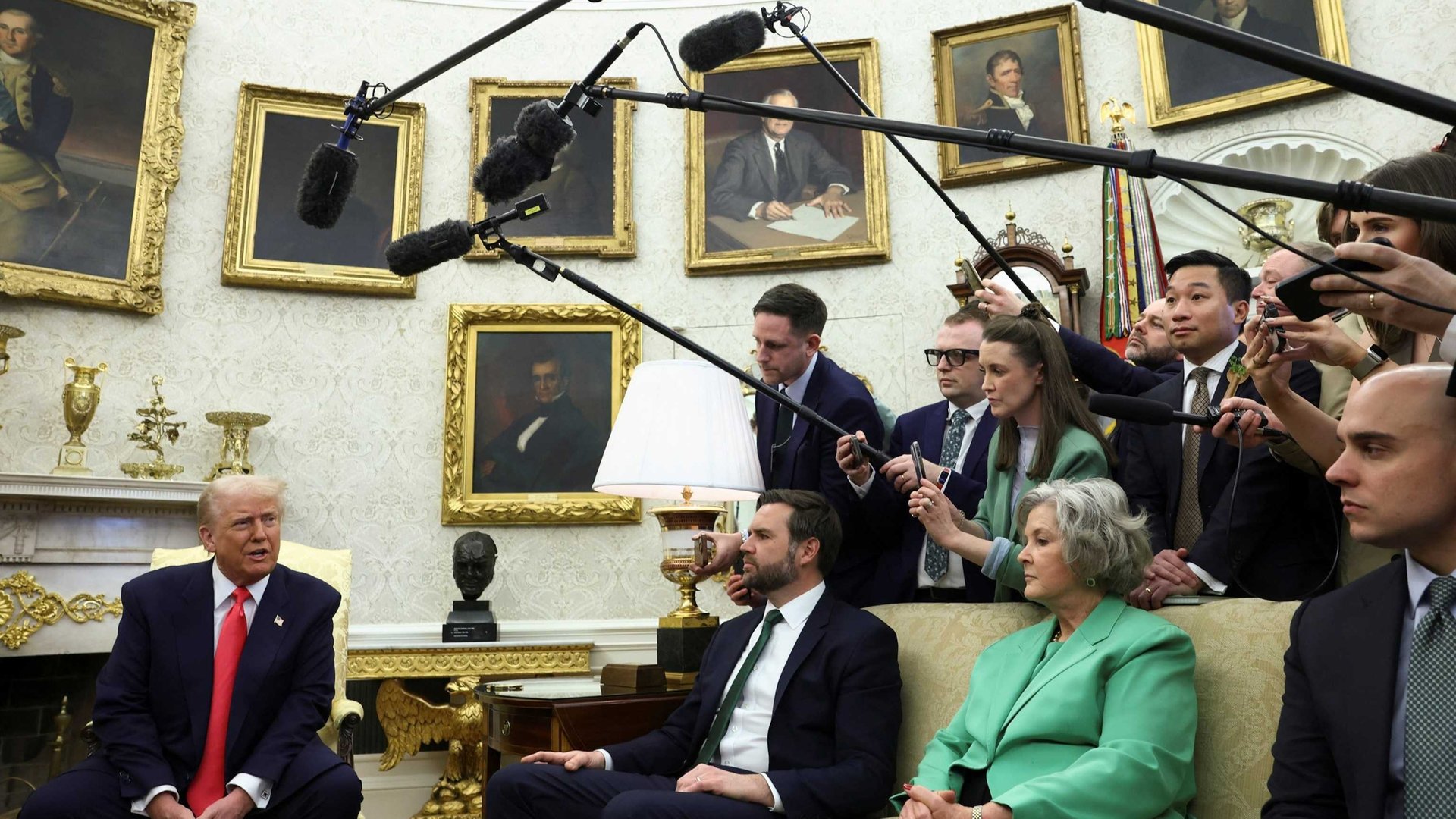 Trump's Ukraine Peace Gambit: Can Pressure Force Putin's Ceasefire Compliance?