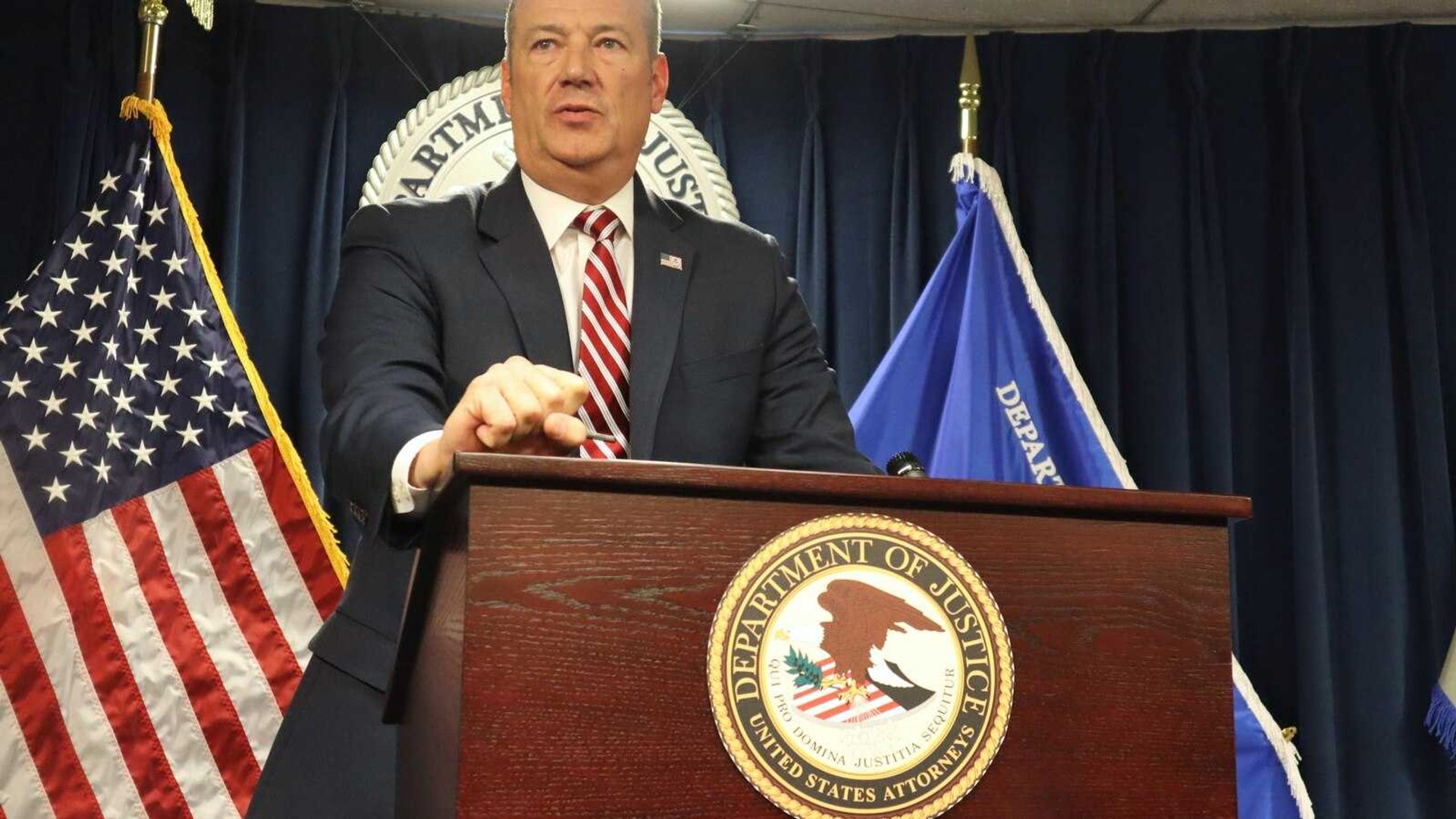 ICE Agents Defend Protective Masks Amid Threats, Clash With Sanctuary Cities