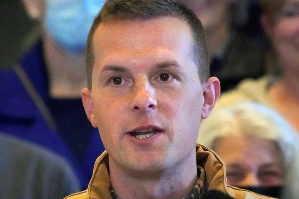 Showdown: Trump-Backed LePage Battles Golden in Pivotal Maine House Race