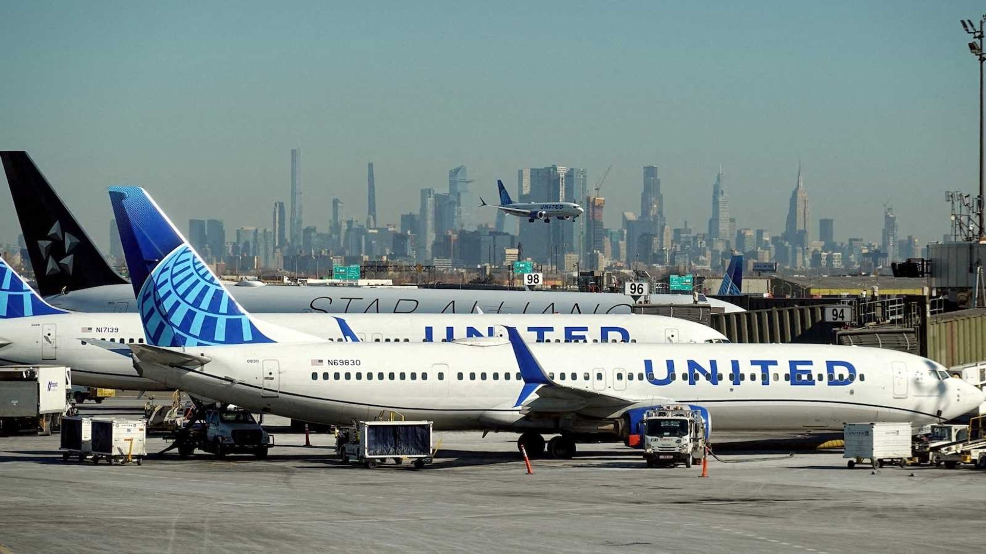 Chaos: Newark Airport Blackout Sparks 90-Second Air Traffic Meltdown