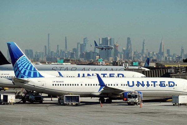 Chaos: Newark Airport Blackout Sparks 90-Second Air Traffic Meltdown