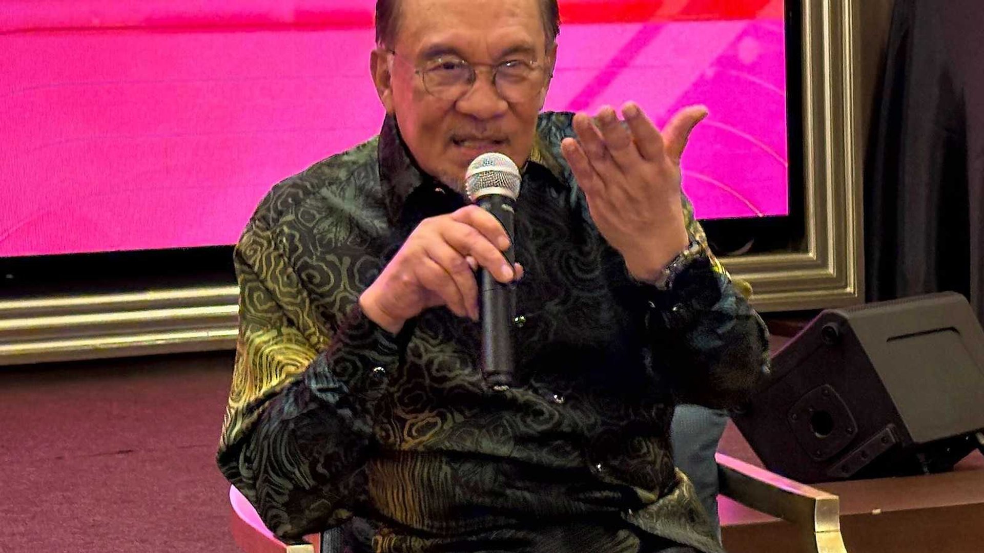 ASEAN Summit Faces Crisis: US Tariffs, Myanmar Conflict, and South China Sea Tensions