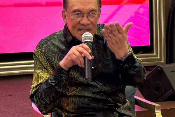 ASEAN Summit Faces Crisis: US Tariffs, Myanmar Conflict, and South China Sea Tensions
