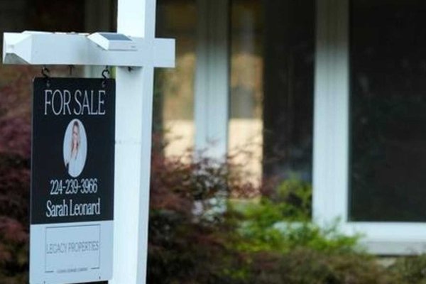 Stagnant Mortgage Rates Squeeze Buyers as Housing Market Stalls