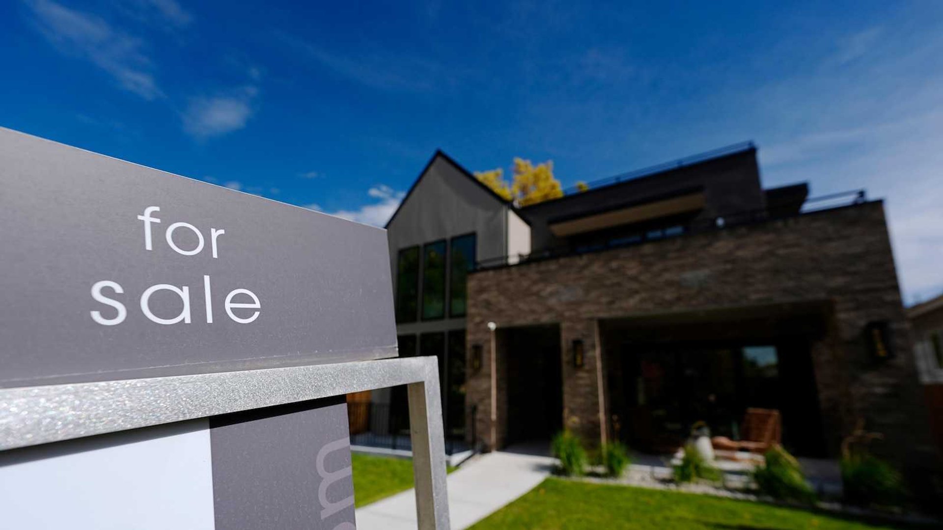 U.S. Housing Shift: Seller Surplus Strains Buyers Amid Soaring Rates