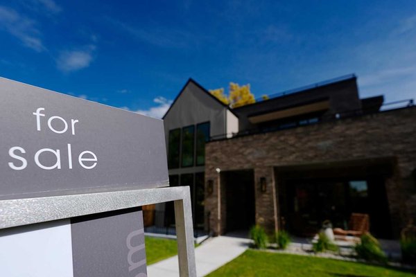 U.S. Housing Shift: Seller Surplus Strains Buyers Amid Soaring Rates