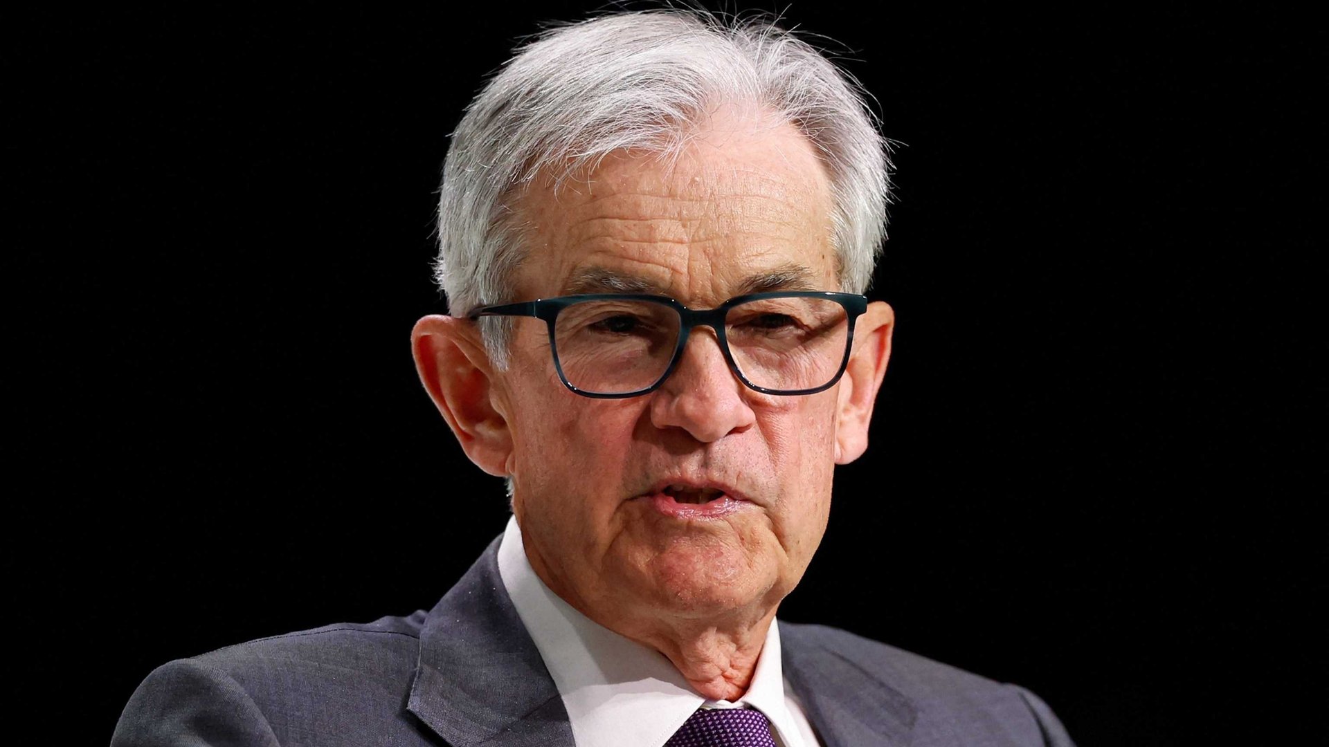 Defiance: Fed Freezes Rates Amid Trump Tariff Turbulence