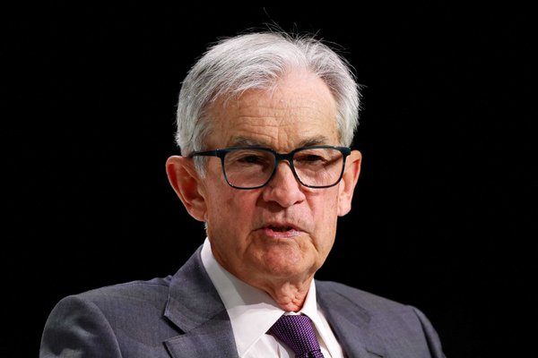 Defiance: Fed Freezes Rates Amid Trump Tariff Turbulence