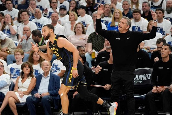 Warriors Crisis: Curry Sidelined with Hamstring Strain as Playoff Hopes Fade