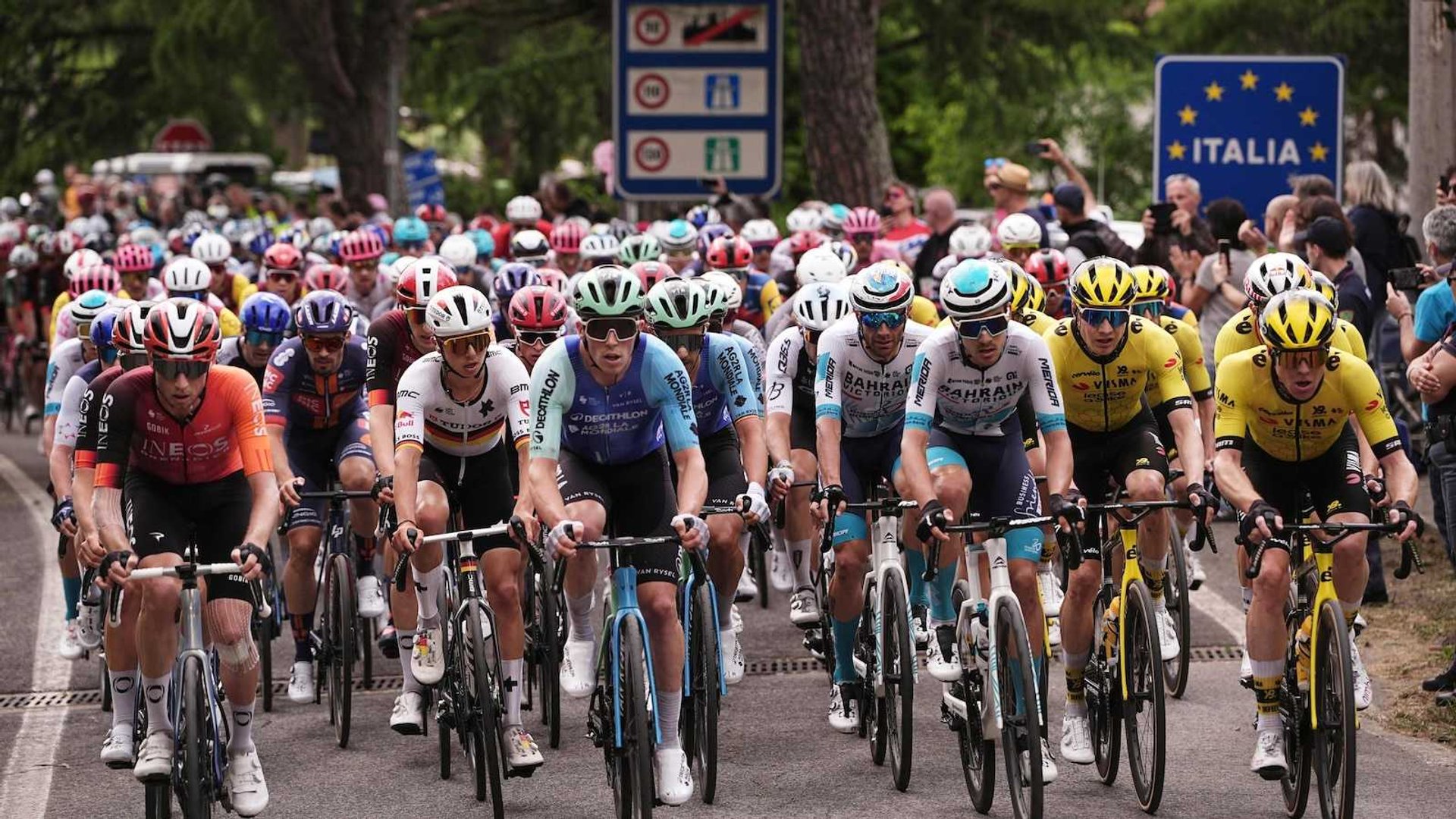 Del Toro Dominates Giro d'Italia as Crash Reshapes Race Leadership