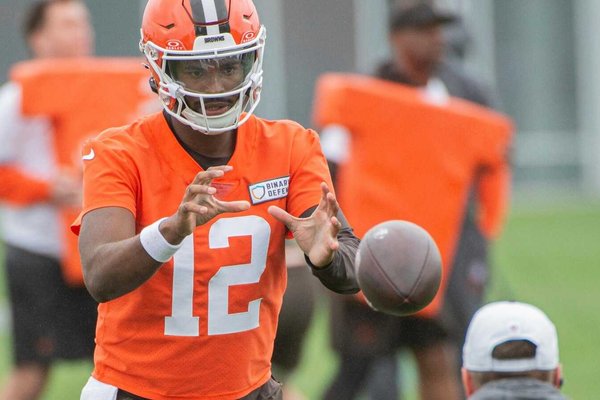 Shedeur Sanders Battles Experience Gap in Browns' Pivotal QB Competition