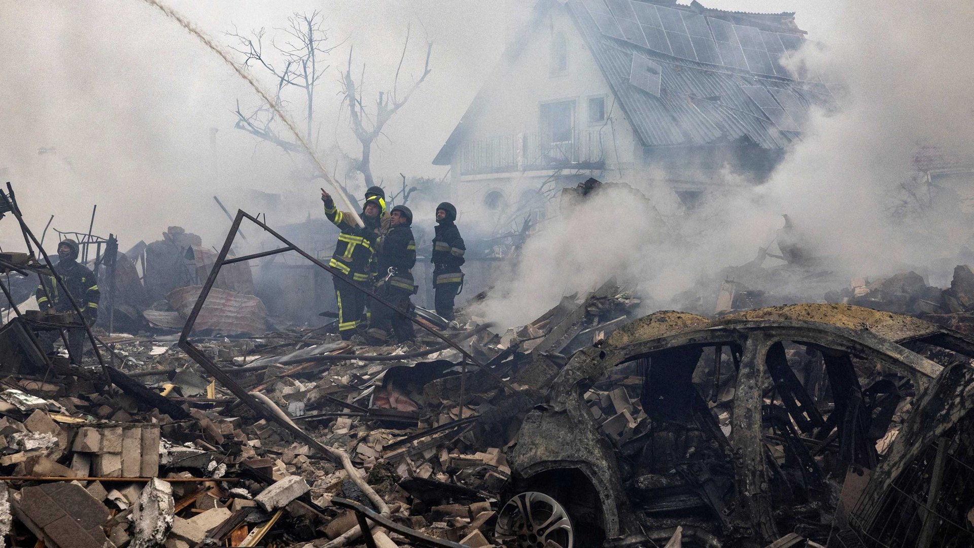 Crisis: Russia Unleashes 367-Missile Barrage on Ukraine During Historic Prisoner Swap