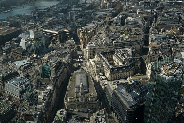 Bank of England Cuts Rates to 4.25% as Global Trade Jitters Intensify