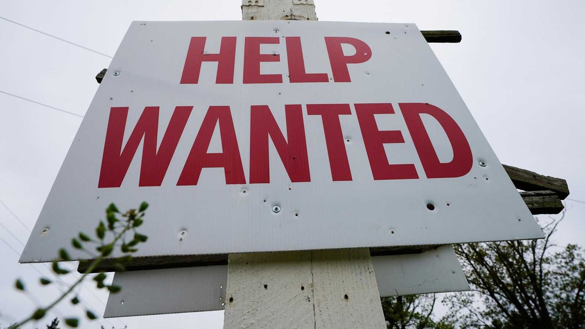 US Job Market Slump: Openings Plunge to 7.2 Million, 3-Year Low