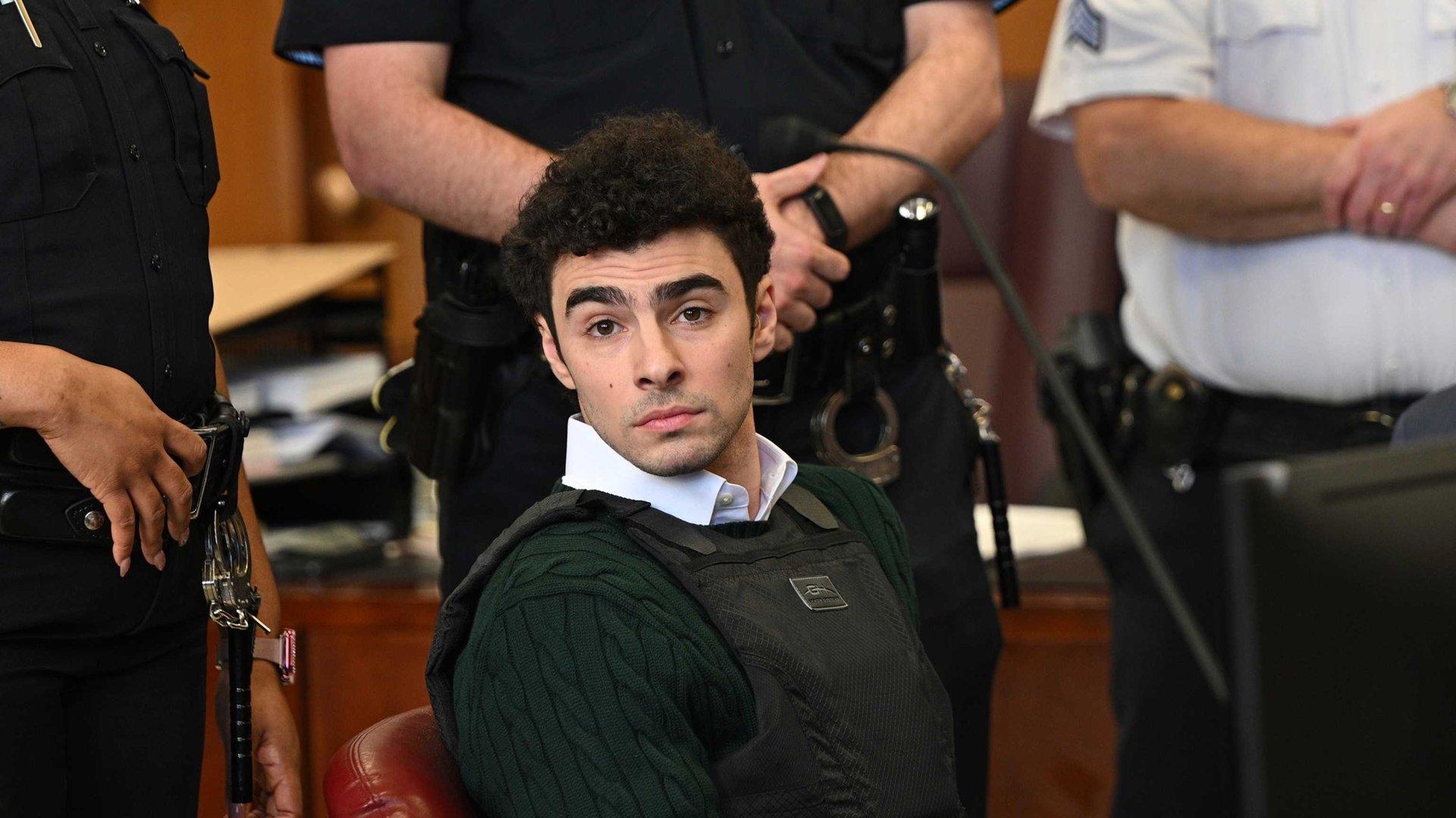 Hidden Notes in Socks: Luigi Mangione’s Courtroom Protocol Violation Sparks Legal Debate