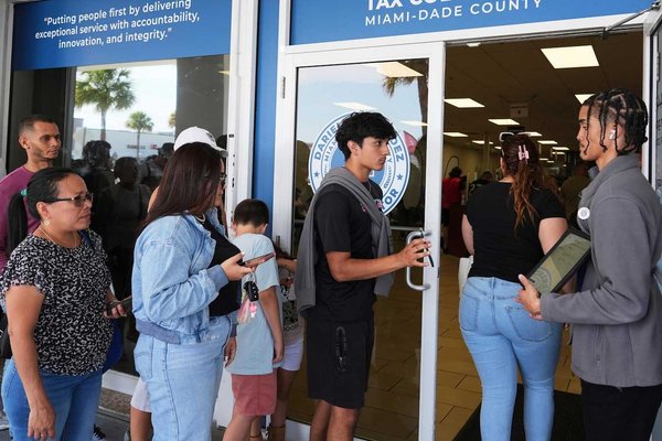 REAL ID Deadline Chaos: Travelers Face Last-Minute Rush and TSA Screening Hurdles