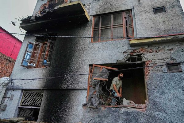 Escalation: India-Pakistan Artillery Clash Kills 9 Amid Tourism Attack Fallout