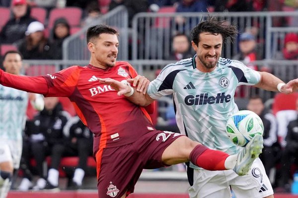 Ivacic's Historic Shutout Streak Powers Revolution's 4th Straight MLS Victory