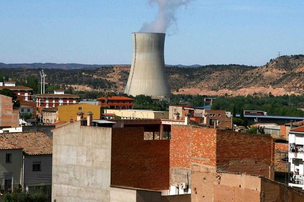 Spain's Blackout Crisis Reignites Nuclear vs Renewable Energy Debate