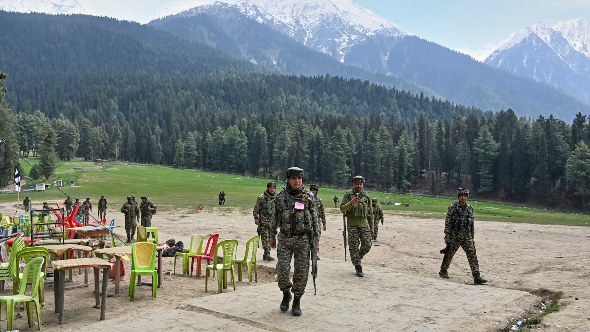 Kashmir Crisis Escalates: Nuclear Rivals India-Pakistan on Brink of Conflict