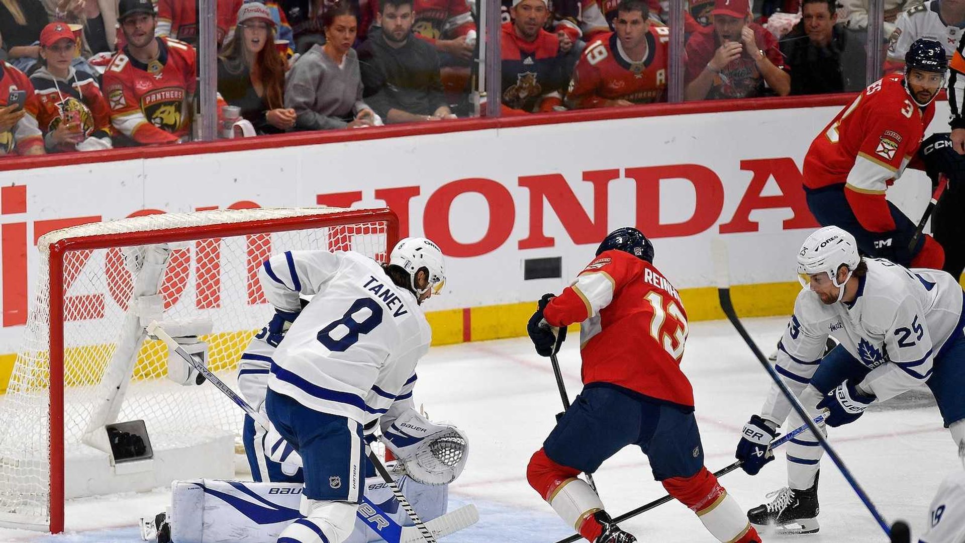 Playoff Crisis: Panthers' Sam Reinhart Sidelined with Knee Injury Against Hurricanes