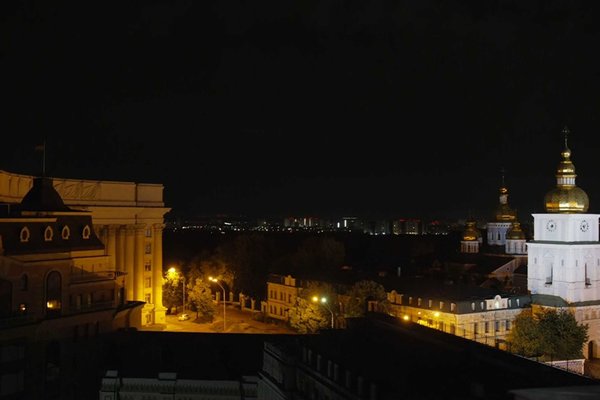 Crisis: Kyiv Rocked by Ballistic Strikes as Russia-Ukraine Conflict Escalates
